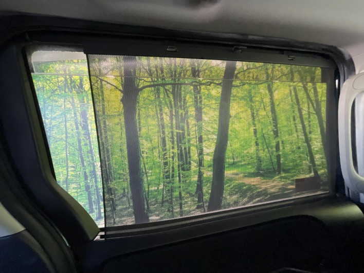 2015 Toyota Voxy DAA-ZWR80G (UW-69f067d0a04a3)[29]