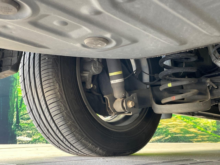 2015 Toyota Voxy DAA-ZWR80G (UW-69f067d0a04a3)[19]