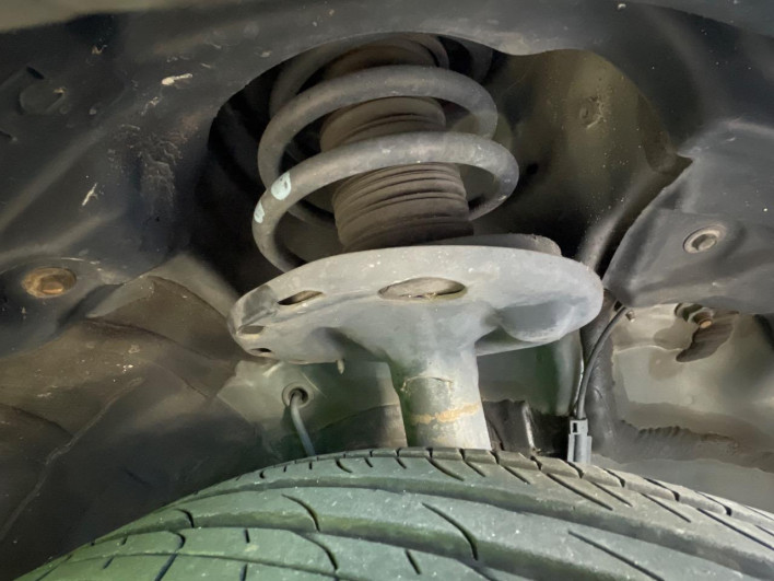 2015 Toyota Voxy DAA-ZWR80G (UW-69f067d0a04a3)[4]