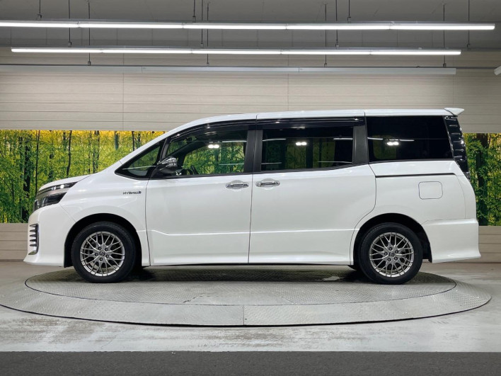 2017 Toyota Voxy DAA-ZWR80W (UW-69f067d189dda)[20]