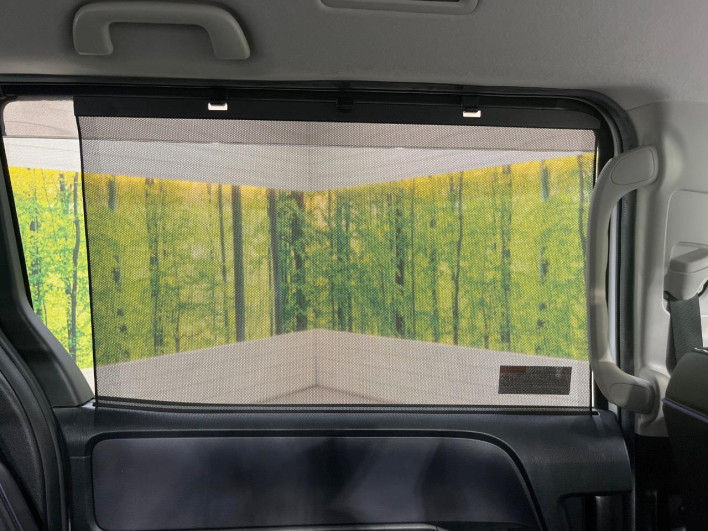 2017 Toyota Voxy DAA-ZWR80W (UW-69f067d189dda)[29]