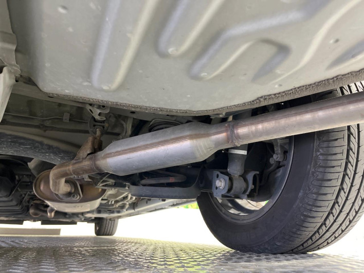 2017 Toyota Voxy DAA-ZWR80W (UW-69f067d189dda)[23]