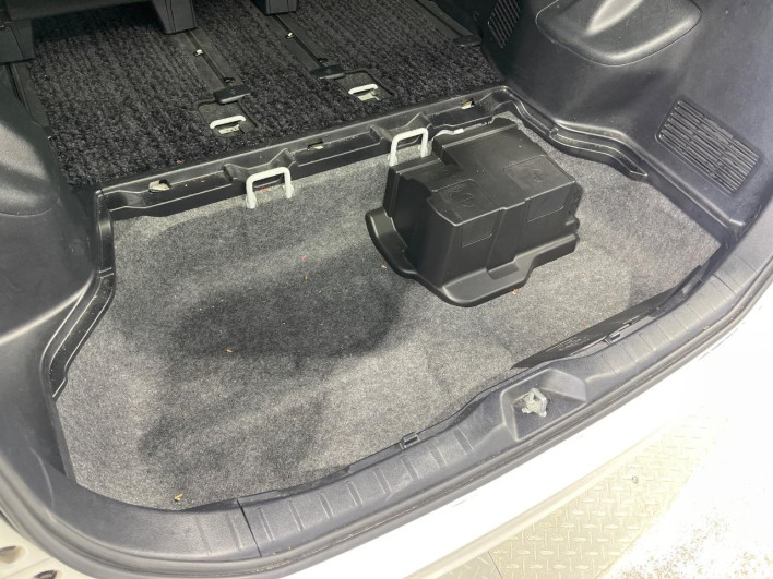 2017 Toyota Voxy DAA-ZWR80W (UW-69f067d189dda)[26]