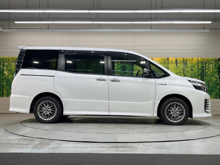 2017 Toyota Voxy DAA-ZWR80W (UW-69f067d189dda)[17]