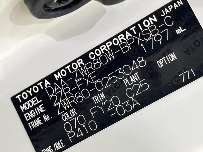 2017 Toyota Voxy DAA-ZWR80W (UW-69f067d189dda)[1]