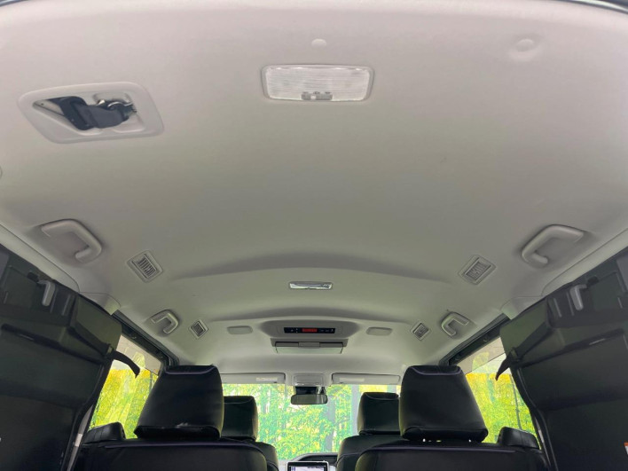 2017 Toyota Voxy DAA-ZWR80W (UW-69f067d189dda)[25]