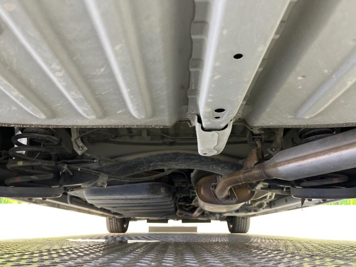 2017 Toyota Voxy DAA-ZWR80W (UW-69f067d189dda)[22]