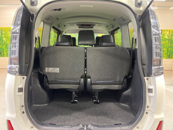 2017 Toyota Voxy DAA-ZWR80W (UW-69f067d189dda)[27]