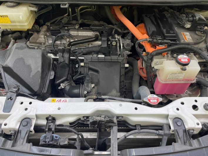 2017 Toyota Voxy DAA-ZWR80W (UW-69f067d189dda)[7]