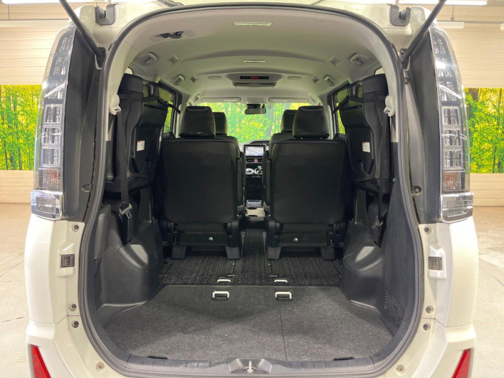 2017 Toyota Voxy DAA-ZWR80W (UW-69f067d189dda)[24]