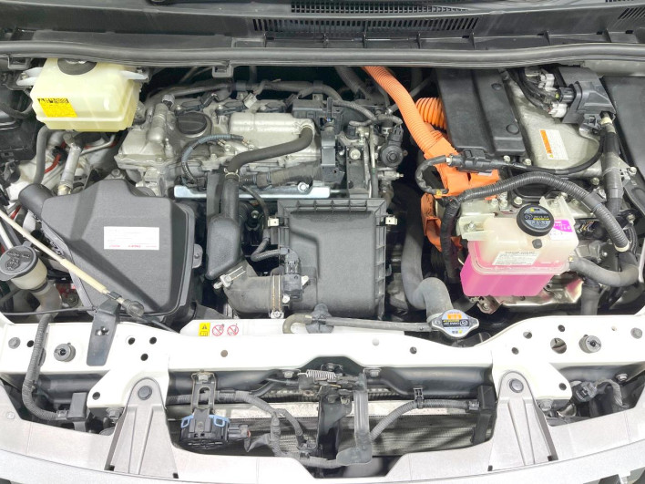 2017 Toyota Esquire DAA-ZWR80G (UW-69f067d22a516)[4]