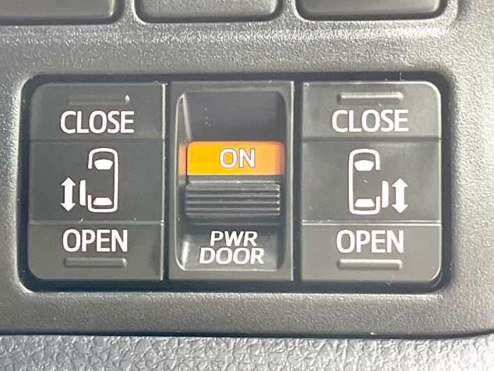 2017 Toyota Esquire DAA-ZWR80G (UW-69f067d22a516)[25]