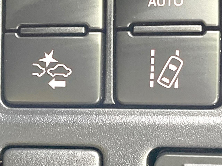 2017 Toyota Esquire DAA-ZWR80G (UW-69f067d22a516)[29]