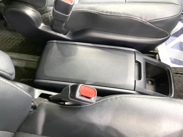 2017 Toyota Esquire DAA-ZWR80G (UW-69f067d22a516)[22]