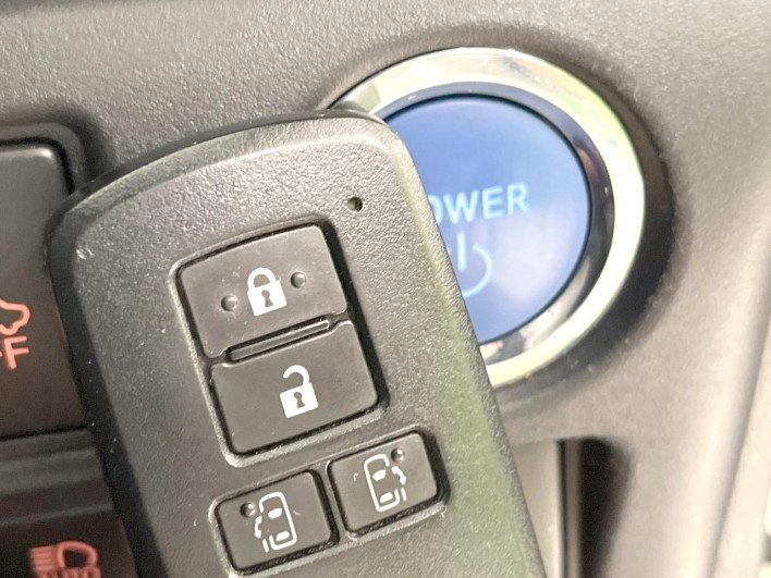 2017 Toyota Esquire DAA-ZWR80G (UW-69f067d22a516)[23]