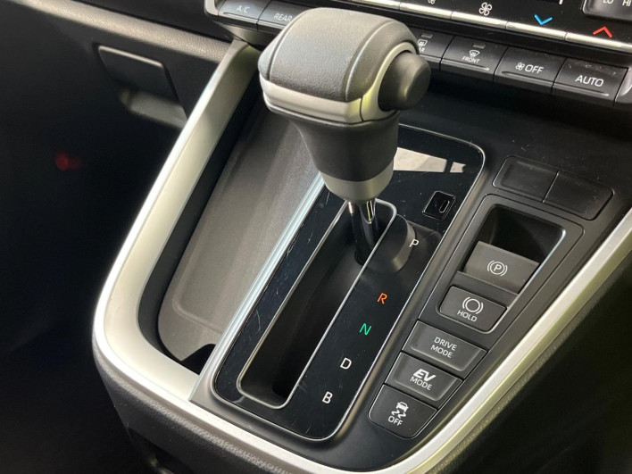 2022 Toyota Noah 6AA-ZWR90W (UW-69f067d2b064b)[18]