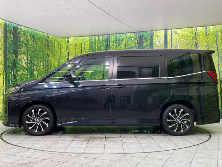 2022 Toyota Noah 6AA-ZWR90W (UW-69f067d2b064b)[11]