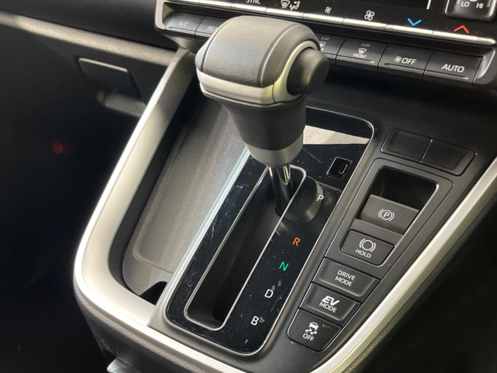 2022 Toyota Noah 6AA-ZWR90W (UW-69f067d2deeb6)[18]