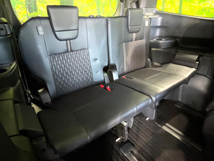 2022 Toyota Noah 6AA-ZWR90W (UW-69f067d3903d4)[29]