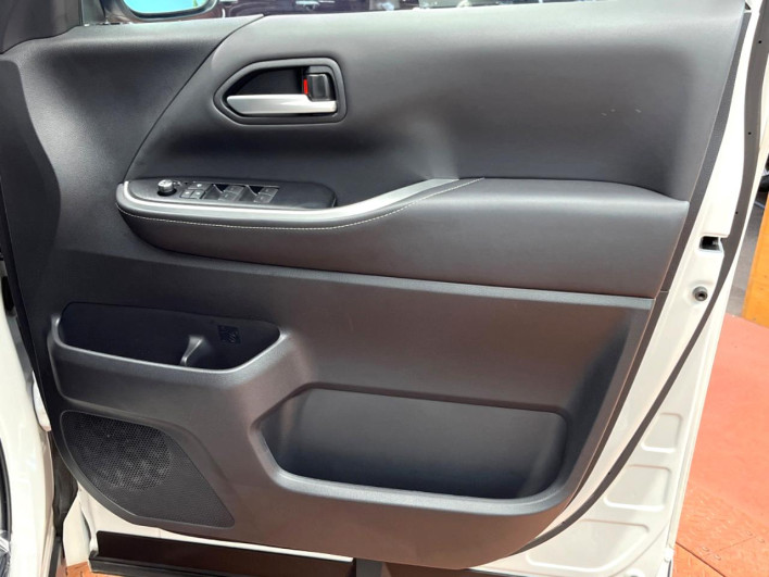 2022 Toyota Noah 6AA-ZWR90W (UW-69f067d475ea3)[21]