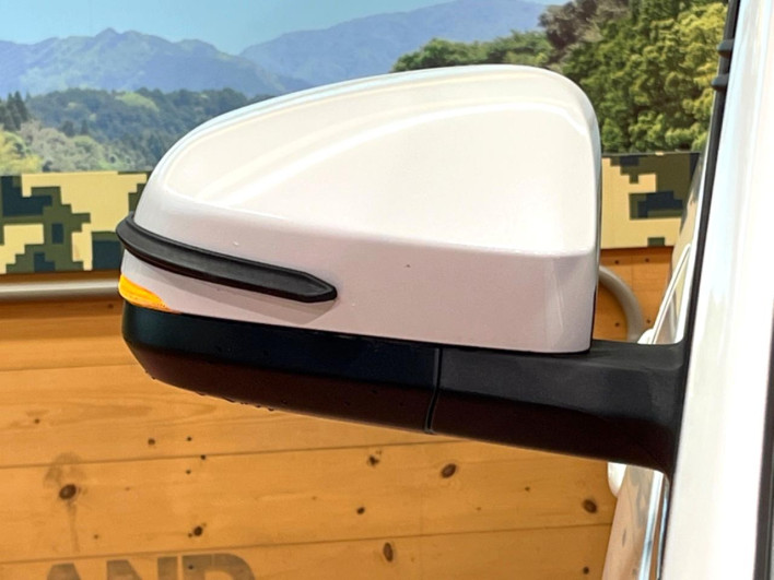 2022 Toyota Noah 6AA-ZWR90W (UW-69f067d475ea3)[13]