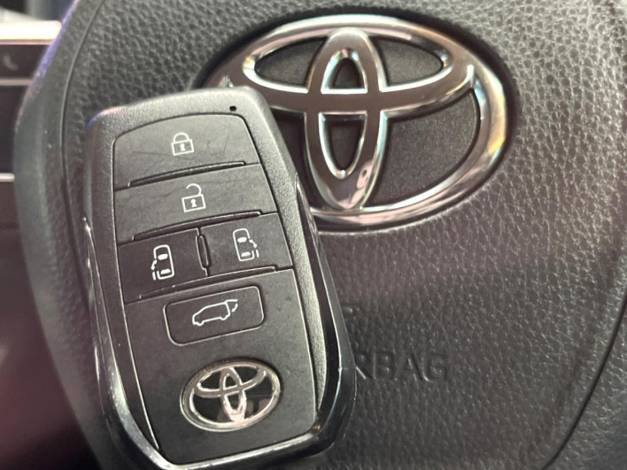 2022 Toyota Noah 6AA-ZWR90W (UW-69f067d475ea3)[29]