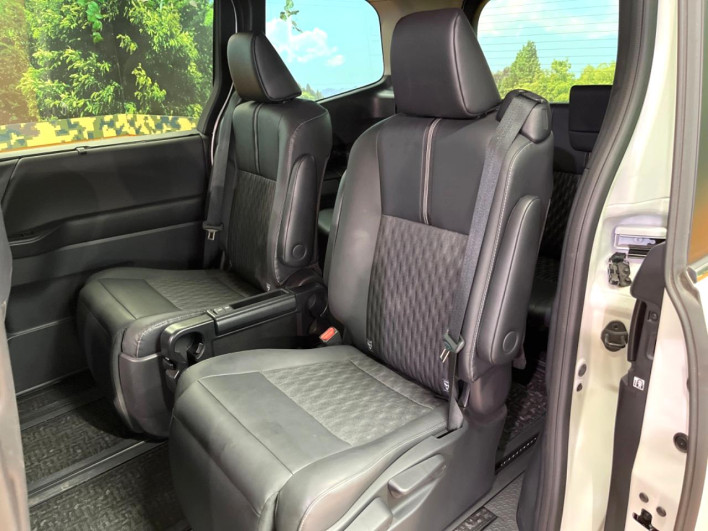 2022 Toyota Noah 6AA-ZWR90W (UW-69f067d475ea3)[11]