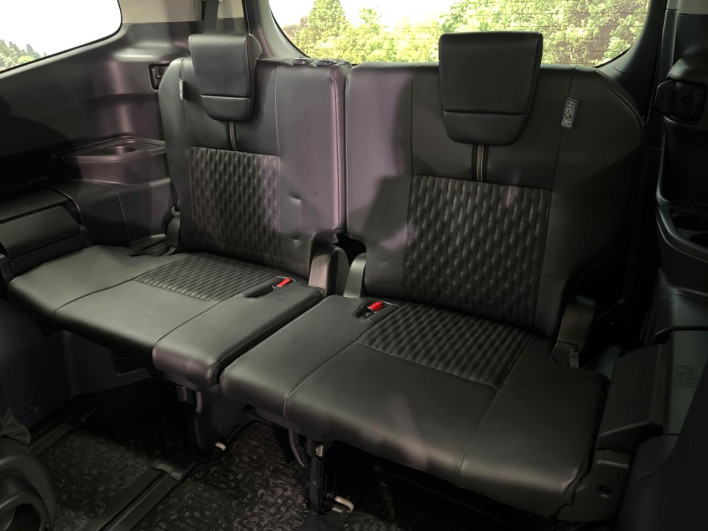 2022 Toyota Noah 6AA-ZWR90W (UW-69f067d475ea3)[10]