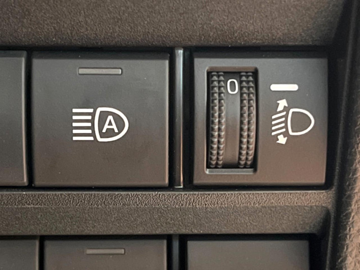 2022 Toyota Noah 6AA-ZWR90W (UW-69f067d475ea3)[24]