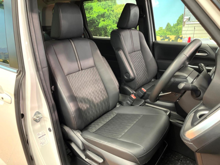 2022 Toyota Noah 6AA-ZWR90W (UW-69f067d475ea3)[7]