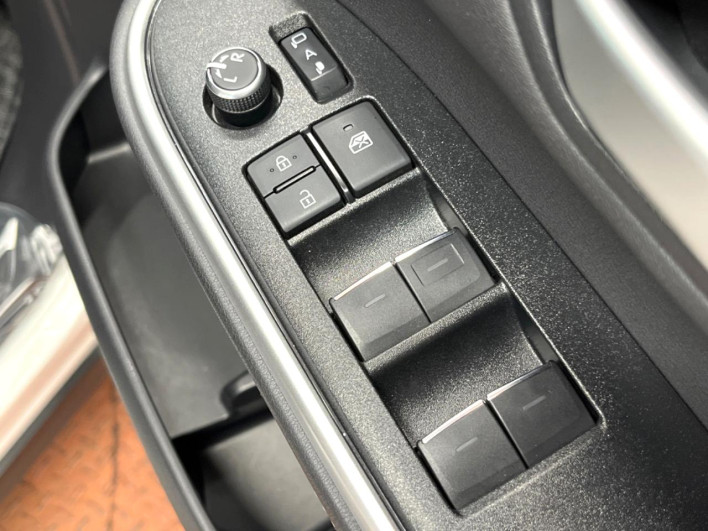 2022 Toyota Noah 6AA-ZWR90W (UW-69f067d475ea3)[22]