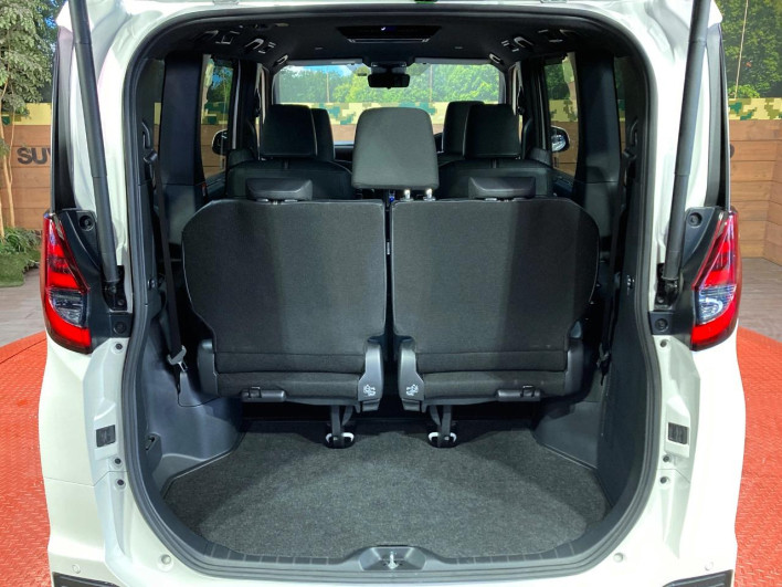 2023 Toyota Noah 6AA-ZWR90W (UW-69f067d4e18ea)[26]