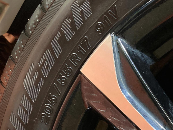 2023 Toyota Noah 6AA-ZWR90W (UW-69f067d4e18ea)[12]