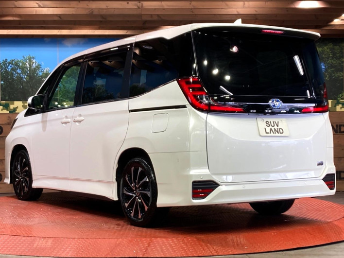 2023 Toyota Noah 6AA-ZWR90W (UW-69f067d50adb9)[24]