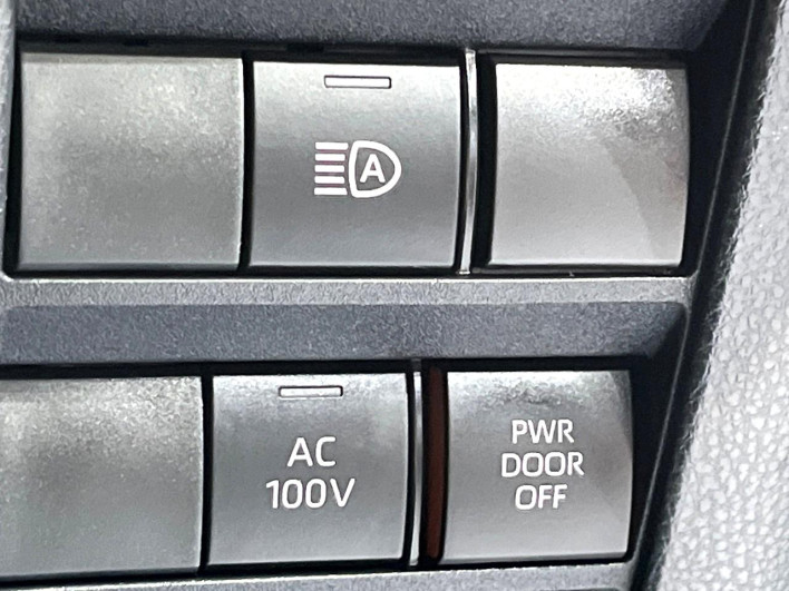 2024 Toyota Noah 6AA-ZWR90W (UW-69f067d6b97a8)[14]