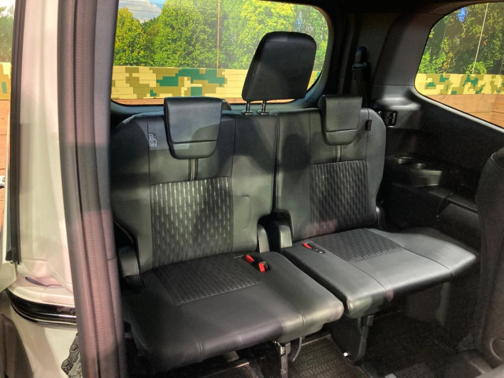 2025 Toyota Noah 6AA-ZWR90W (UW-69f067d7abf5a)[8]