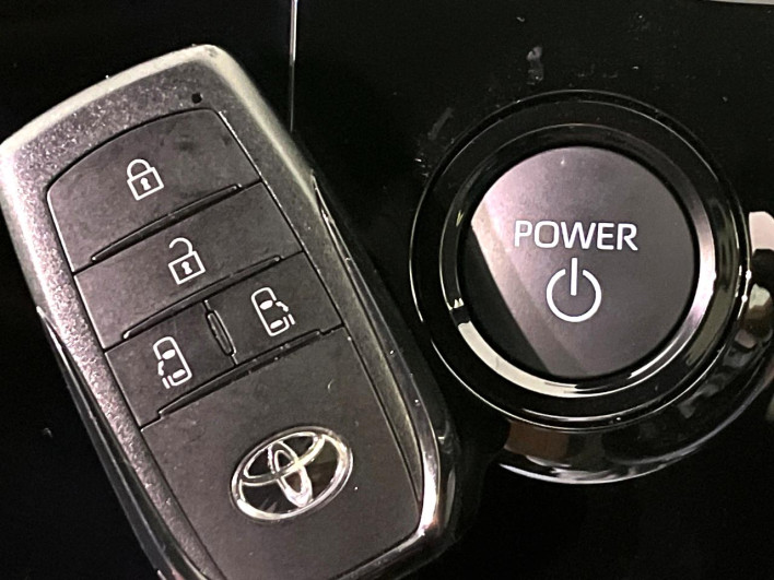 2025 Toyota Voxy 6AA-ZWR90W (UW-69f067d8dba93)[11]