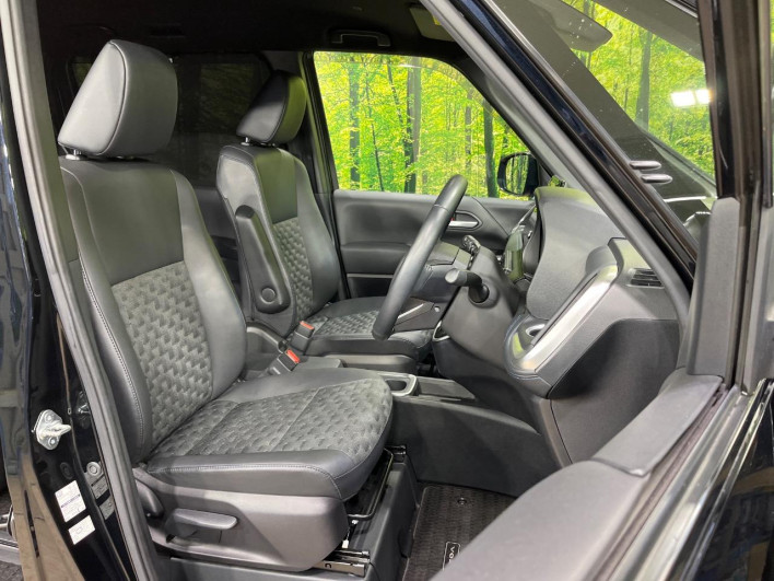 2022 Toyota Voxy 6AA-ZWR90W (UW-69f067d9646b7)[19]