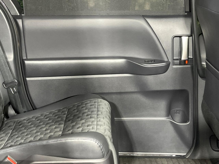 2022 Toyota Voxy 6AA-ZWR90W (UW-69f067d9646b7)[13]