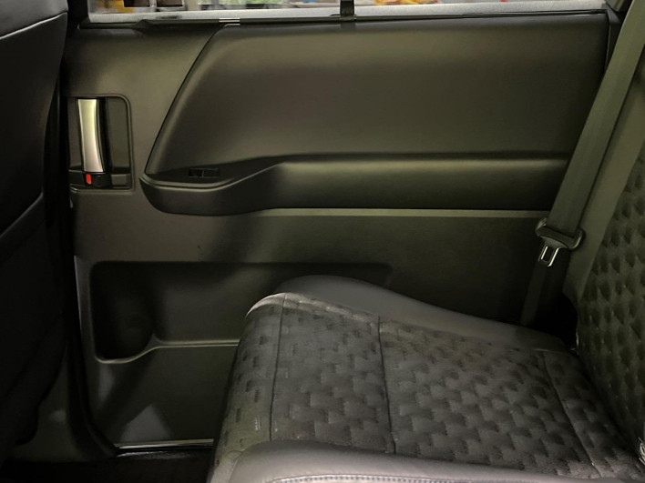 2022 Toyota Voxy 6AA-ZWR90W (UW-69f067d9646b7)[23]