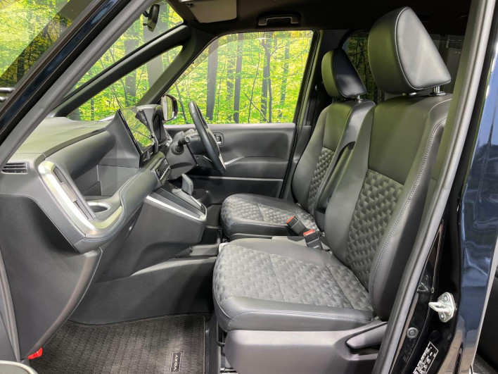 2022 Toyota Voxy 6AA-ZWR90W (UW-69f067d9646b7)[24]