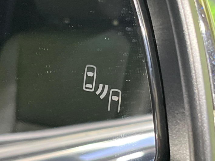 2022 Toyota Voxy 6AA-ZWR90W (UW-69f067d9646b7)[11]