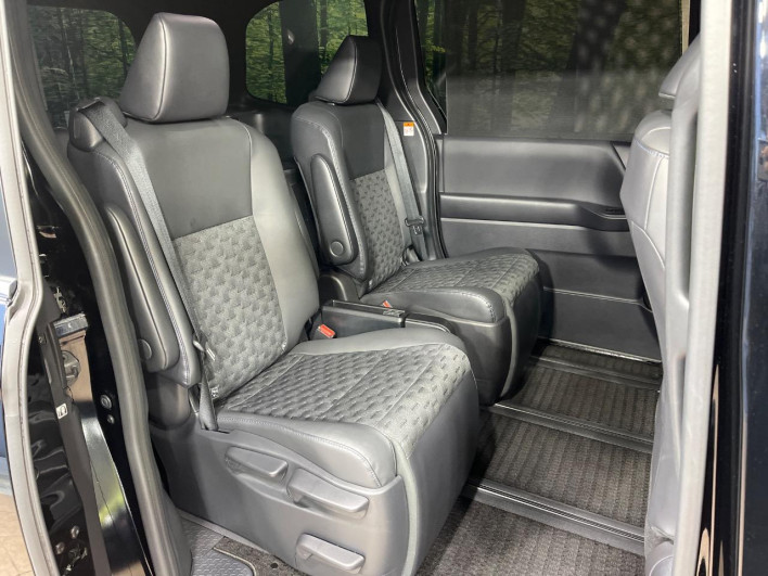 2022 Toyota Voxy 6AA-ZWR90W (UW-69f067d9646b7)[18]