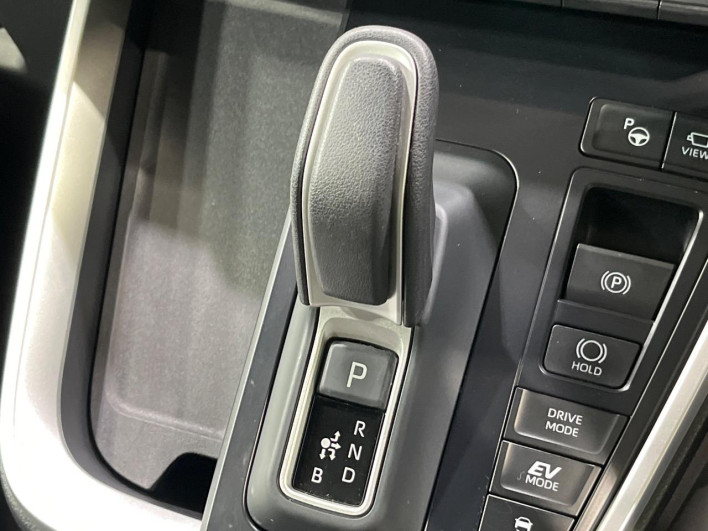 2022 Toyota Voxy 6AA-ZWR90W (UW-69f067d9646b7)[27]