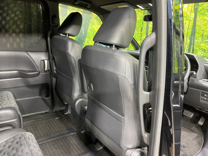 2022 Toyota Voxy 6AA-ZWR90W (UW-69f067d9646b7)[17]