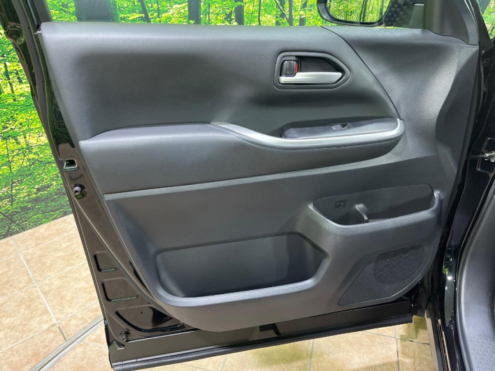 2022 Toyota Voxy 6AA-ZWR90W (UW-69f067d9646b7)[21]