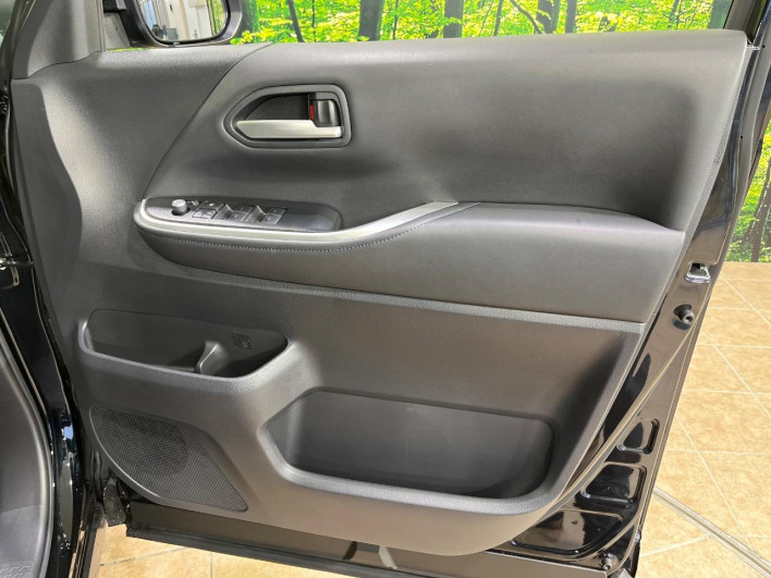 2022 Toyota Voxy 6AA-ZWR90W (UW-69f067d9646b7)[12]