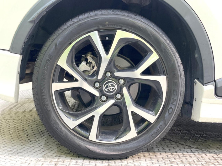 2017 Toyota C-HR DAA-ZYX10 (UW-69f067daa3220)[20]