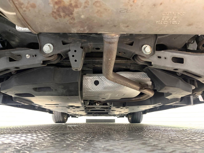 2017 Toyota C-HR DAA-ZYX10 (UW-69f067daa3220)[28]