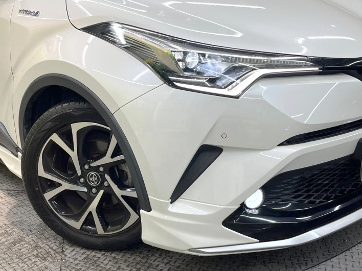 2017 Toyota C-HR DAA-ZYX10 (UW-69f067daa3220)[17]